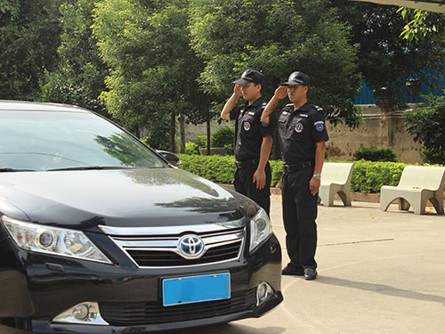 进出车辆检查现场